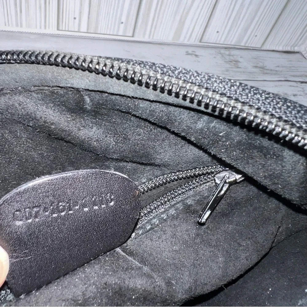 Gucci Vintage Black Leather  Crossbody Bag Gold Hardware - Picture 14 of 14